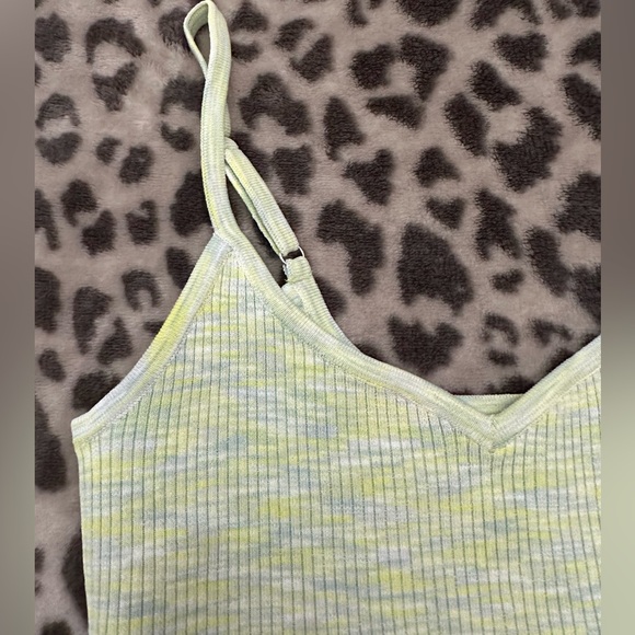 Express Body Contour Ribbed Sweetheart Cami Tank Top in Space Dye Green Small - Picture 9 of 17